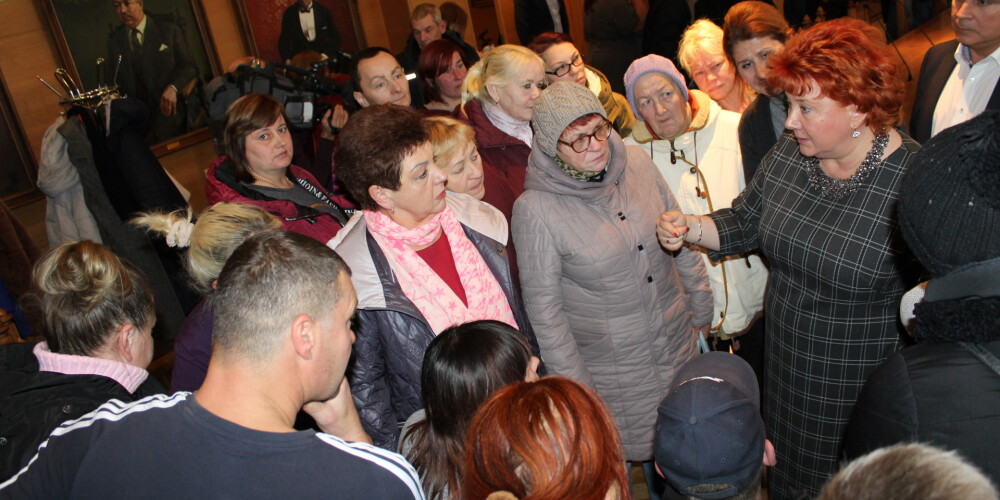 Nams Lāčplēša ielā 123 b atzīts par dzīvošanai nederīgu; iedzīvotāji aicināti pieteikties krīzes pabalstam