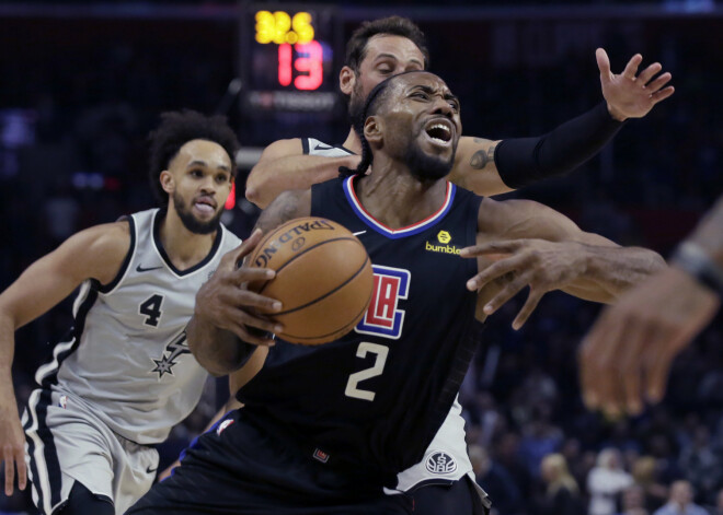 Lenarda 38 punkti sagādā "Spurs" pirmo zaudējumu sezonā