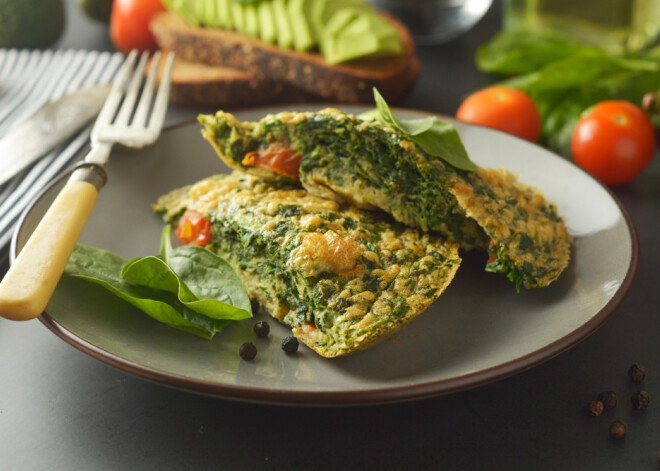 Диетолог назвала три продукта на завтрак, которые помогут избавиться от жира на животе