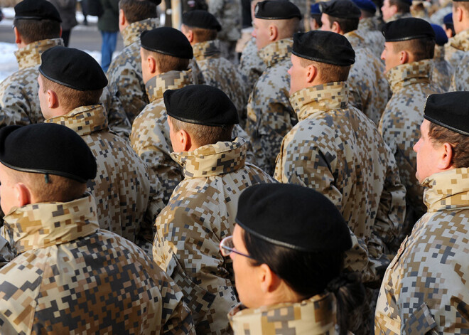 Latvijas armijai un zemessargiem šūs jauna dizaina kaujas formastērpus