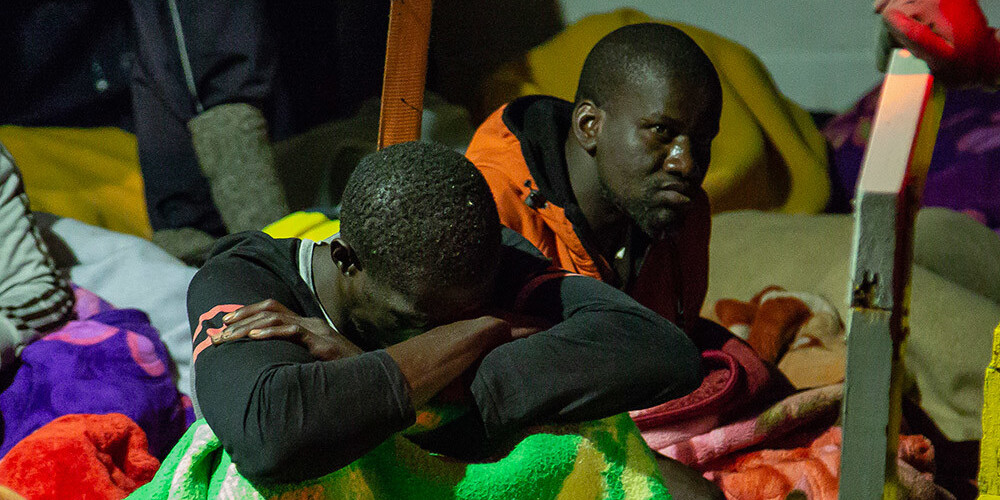Vācijas aktīvistu kuģis Itālijā nogādās 88 nelegālos imigrantus