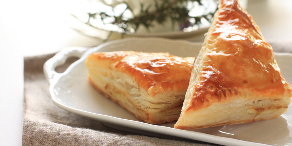 Buljona pīrādziņi ar maltu liellopa gaļu