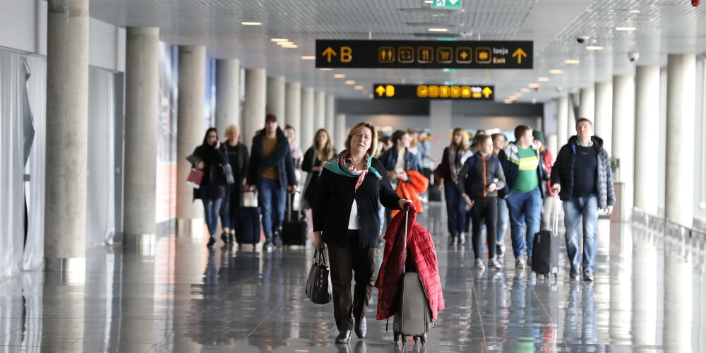 Хамство, унижения и обморок: пассажирка описала посадку на рейс airBaltic