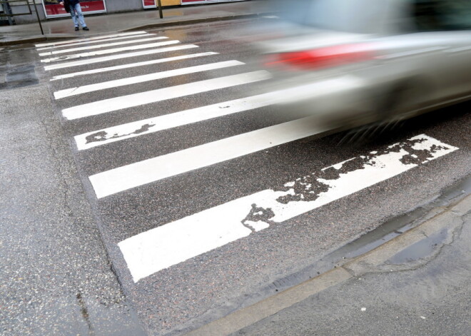 В Риге машина сбила ребенка: полиция ищет очевидцев