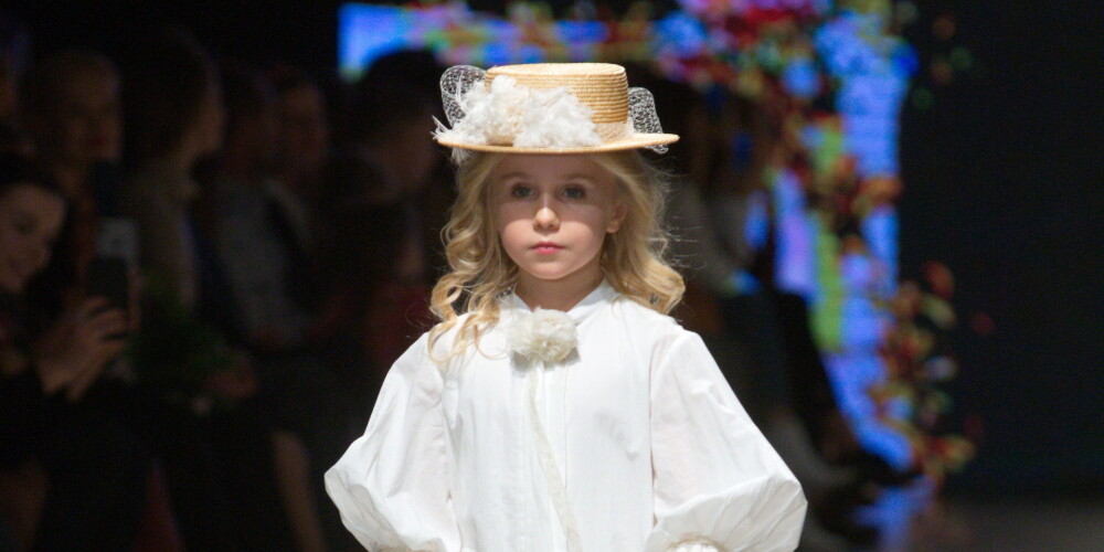 FOTO: Agneses Zeltiņas mazmeita demonstrē aristokrātu bērnu modi