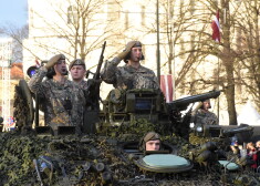 Lāčplēša dienā tradicionālo militāro parādi Rīgā šogad aizstās tautas gājiens uz Gaismas pili.