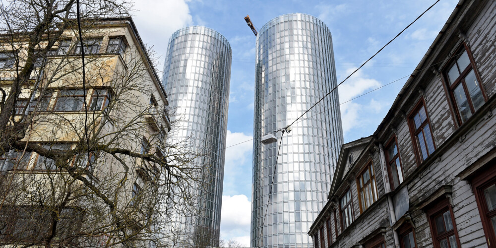Burovs "paceltā tonī" steidzinot Rīgas būvvaldi pieņemt ekspluatācijā "Z-torņus"