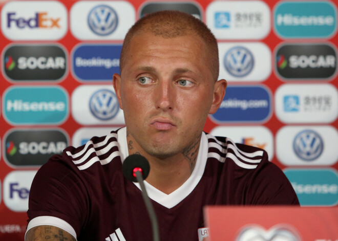 Latvijas futbola izlasei novembra spēlēs būs jāiztiek bez Rakela un Karašauska