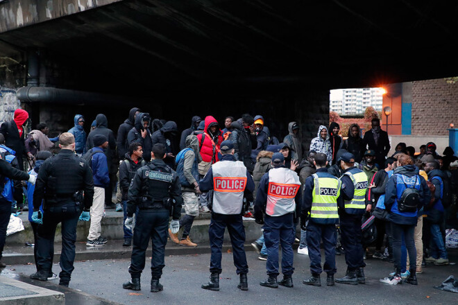 Policija informēja, ka no nometnēm izlikti 1606 cilvēki. 