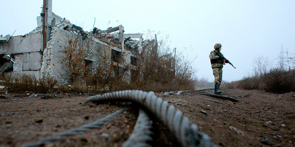 Ukrainas armija un Maskavas atbalstītie kaujinieki atliek spēku atvilkšanu Austrumukrainā