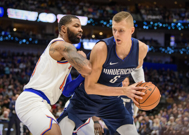 Porziņģis pret "Knicks" gūst 28 punktus; Bertānam un "Wizards" sestais zaudējums