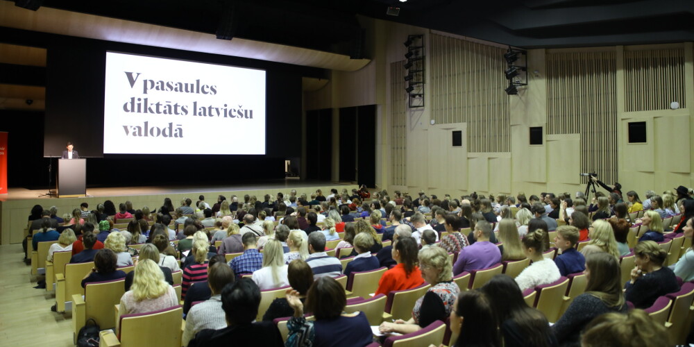 Pasaules diktātu latviešu valodā vienlaikus rakstījuši 2054 cilvēki