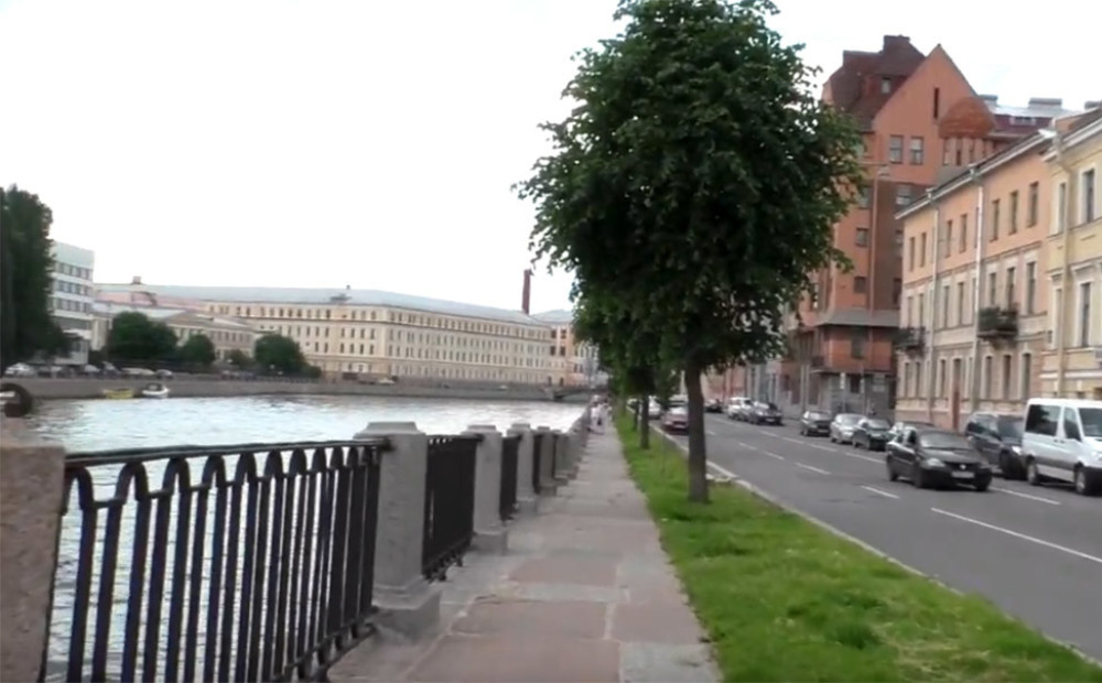 Šausmas Sanktpēterburgā: no upes izvelk universitātes pasniedzēju ar nozāģētām sievietes rokām mugursomā