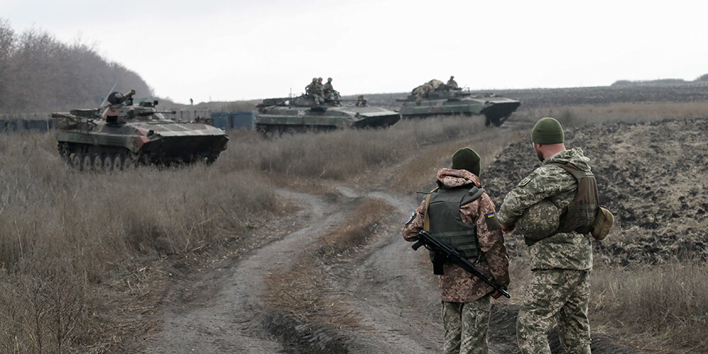 Ukrainas armija un Maskavas atbalstītie kaujinieki sākuši spēku atvilkšanu