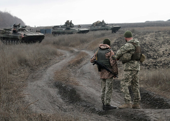 Ukrainas armija un Maskavas atbalstītie kaujinieki sākuši spēku atvilkšanu