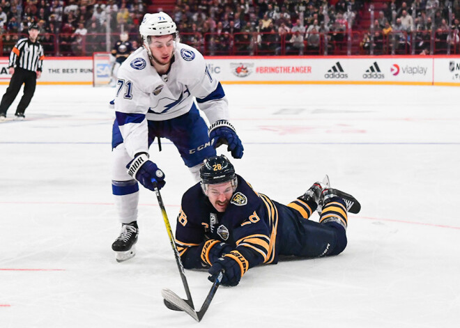 Girgensonam mazākais spēles laiks komandā, "Sabres" atkārtoti zaudē "Lightning"