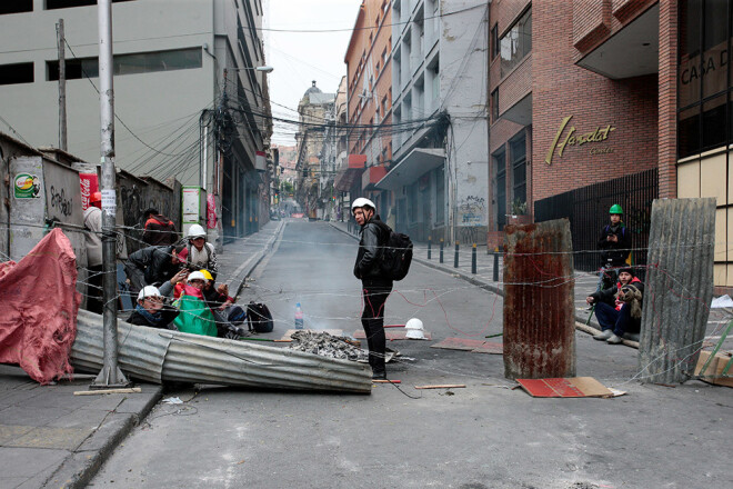 Cilvēki Bolīvijā piedalās protestā pret prezidentu.