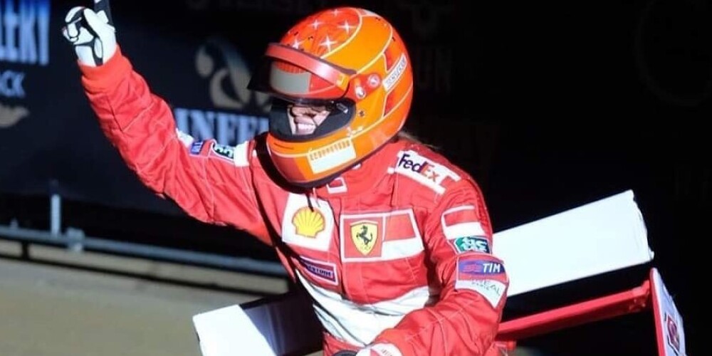 Дочь Михаэля Шумахера стилизовала выступление на лошади под заезд «Формулы-1»
