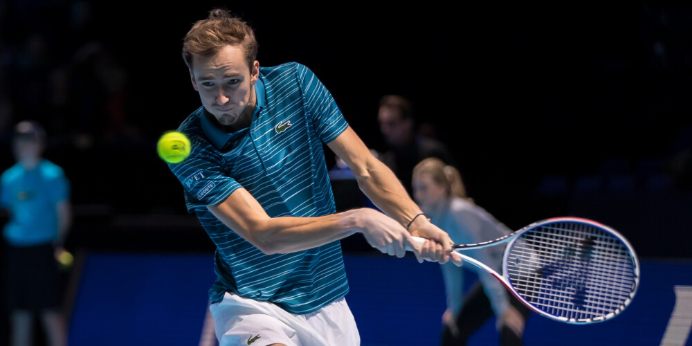 Cicips ATP finālturnīrā pirmo reizi karjerā uzvar Medvedevu