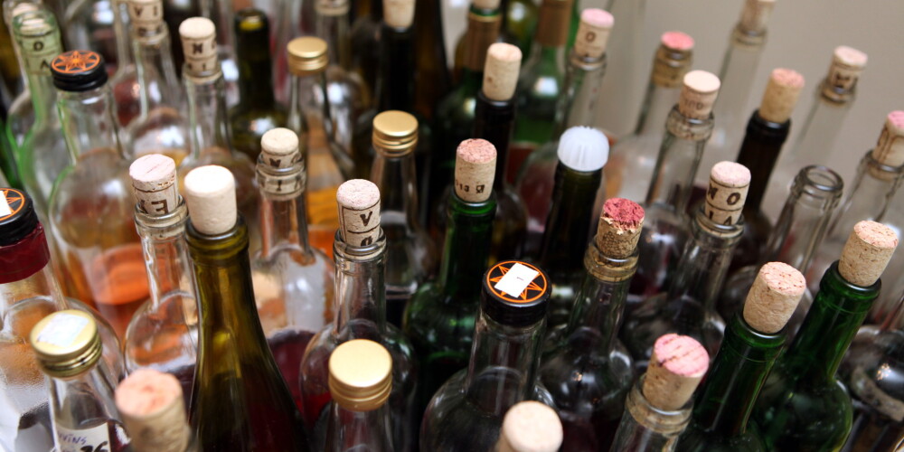 Pirms mums tikai Lietuva: kā mainījušies Latvijas iedzīvotāju alkohola lietošanas paradumi?