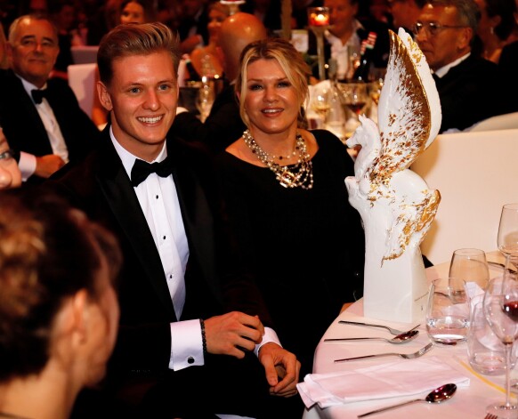 Korīna ar dēlu Miku 2019. gadā.