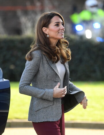 Ar savu eleganci viņa kļuvusi par vienu no mūsdienu stila ikonām nebūt neatpaliekot no jaunpienācējas – Saseksas hercogienes Meganas Mārklas.