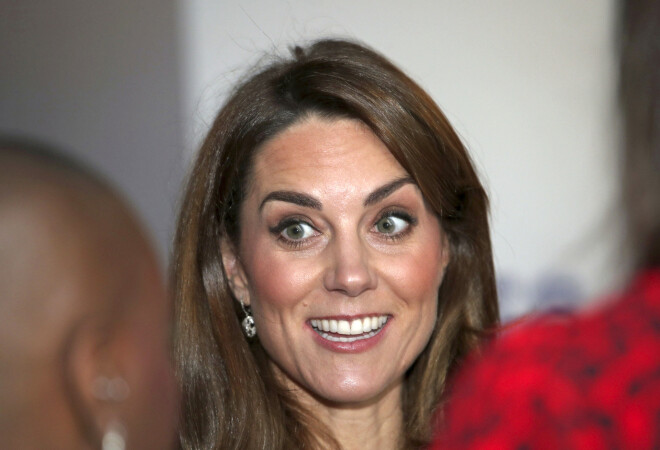 Arī viņas meikaps šoreiz bija pamanāmāks.