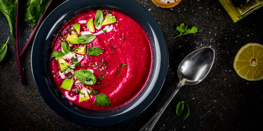 Biešu zupa ar pastinaku un mārrutkiem