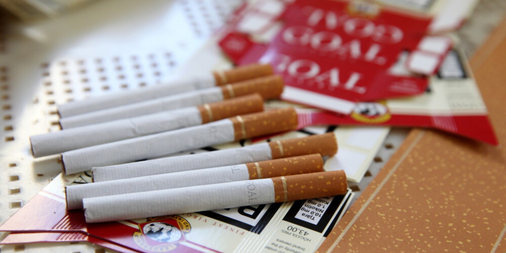 Automašīnās ar viltotiem diplomātiskajiem numuriem atklāj piecus miljonus kontrabandas cigarešu
