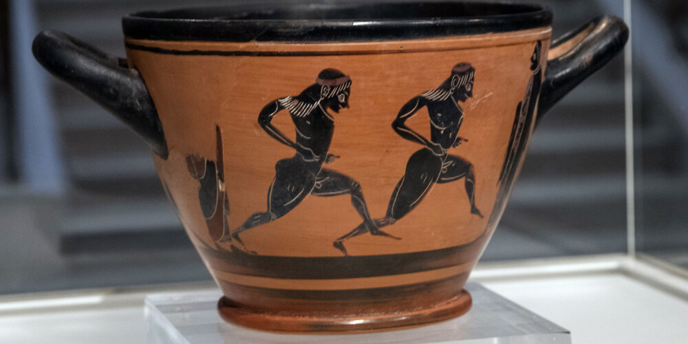 Grieķija atguvusi vēsturisku kausu no pirmajām mūsdienu olimpiskajām spēlēm