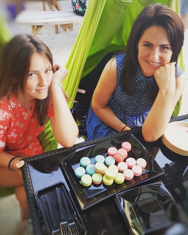 Meitas Karlīnes kāre uz "macaroon" cepumiem iedvesmoja Māru radīt tādu našķi pašai.