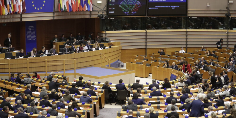 EP deputāti nosoda seksuālās izglītības kriminalizāciju Polijā