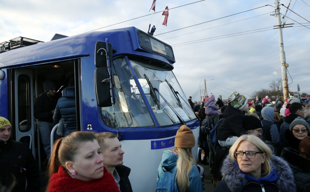 18. novembrī sabiedriskais transports un autostāvvietas Rīgā būs bez maksas