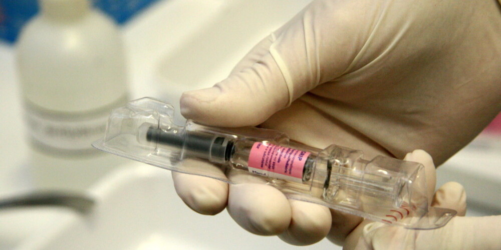 В Латвии огромный спрос на оплаченные государством прививки от гриппа: где-то вакцины уже кончились