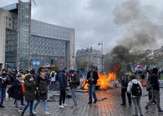 Protestētāji pie "Place d'Italie" Parīzē 2019. gada 16. novembrī.