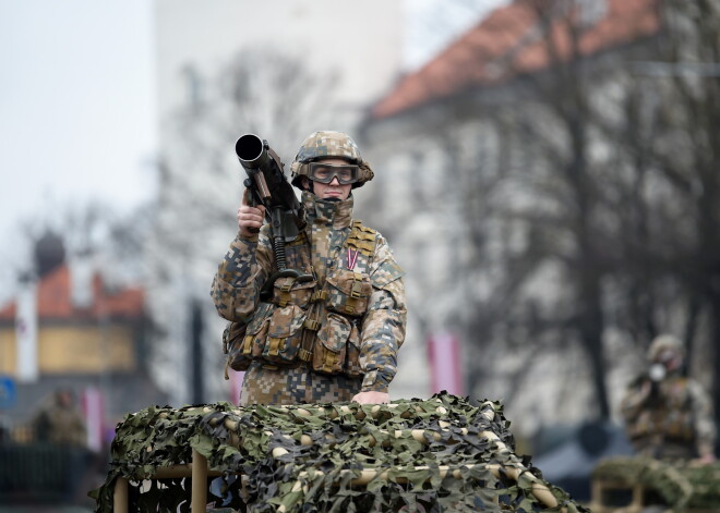 Militārā parāde par godu Latvijas proklamēšanas 101.gadadienai