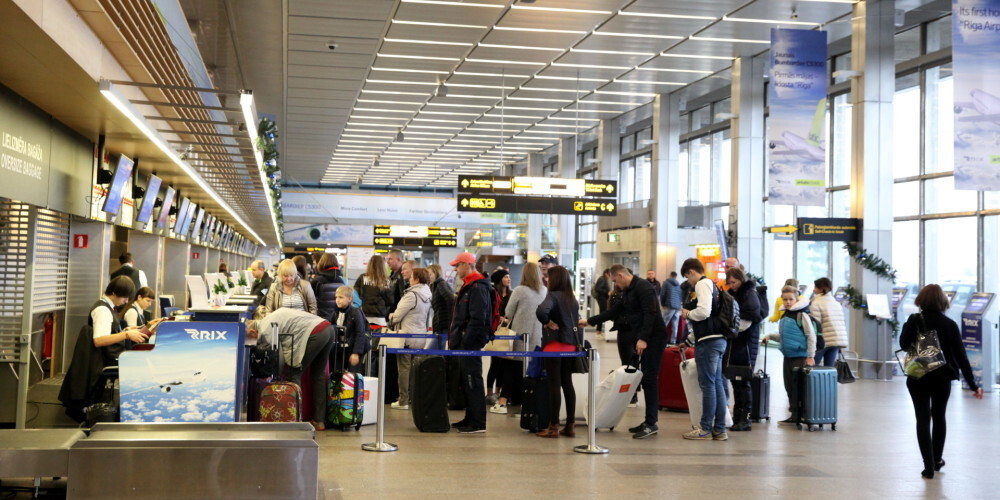 Голодные, уставшие, семью забывшие: истинная причина очередей в Рижском аэропорту - тихая забастовка работников