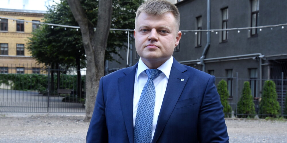 Nemiro ārštata padomniekam Rebenokam atļauj savienot amatu ar darbu Rīgas brīvostas valdē
