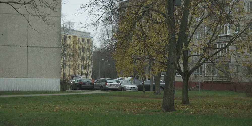 Автоненавистник портит машины в Пурвциемсе: полиция ищет очевидцев