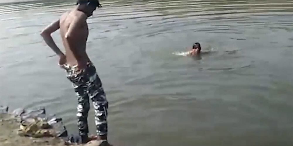 Video: draugi Indijā devās peldēties un kļuva par traģēdijas aculieciniekiem