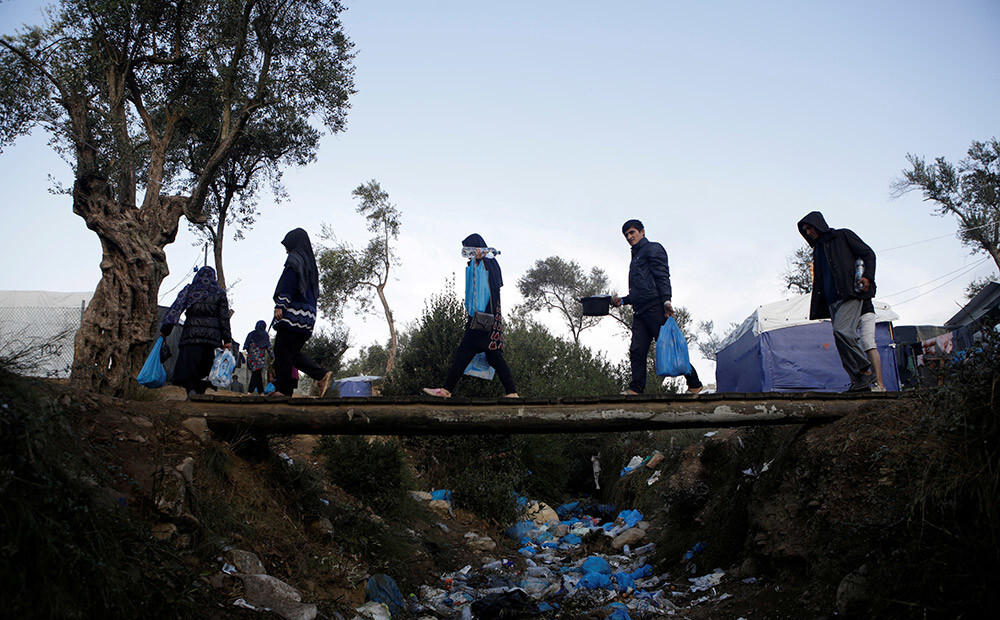 Grieķija slēgs 3 lielākās bēgļu nometnes Egejas jūras salās