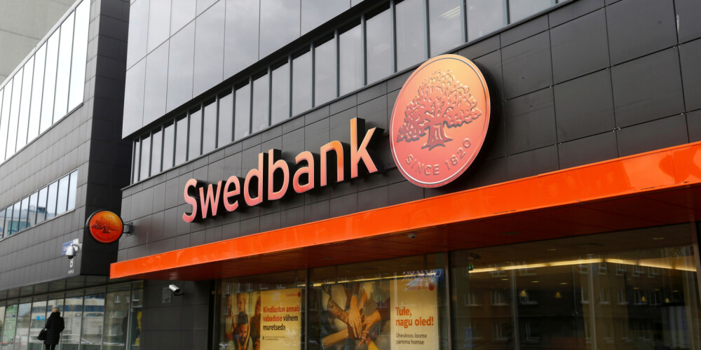 Igaunijas "Swedbank" varētu būt pārkāpusi sankcijas pret "Kalašņikov"