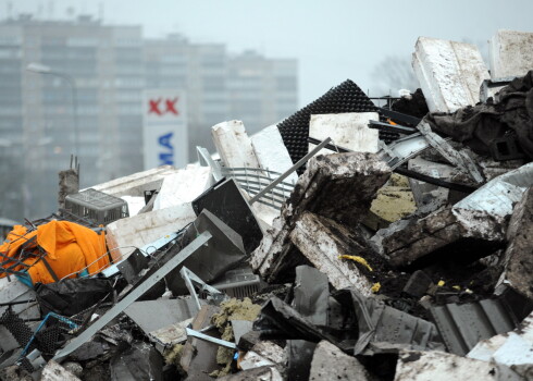 2013. gada 22. novembra rīts - notiek drupās aprakto cilvēku glābšanas darbi lielveikalā "Maxima" Priedaines ielā.