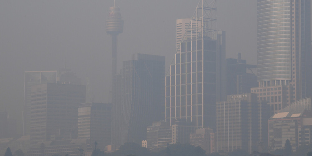 Sidneja ietīta bīstamā, blīvā smogā