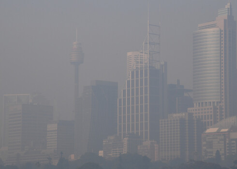 Sidneja ietīta bīstamā, blīvā smogā