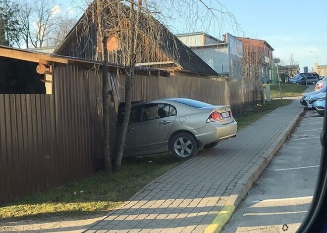 FOTO: šāds ir rezultāts, ja sajauc auto pedāļus