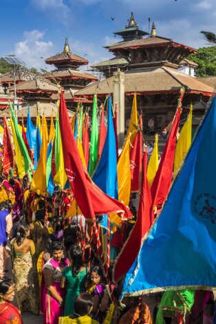 2007. gada 28. decembrī Nepālā tiek likvidēta monarhija – valsts tiek pasludināta par republiku.