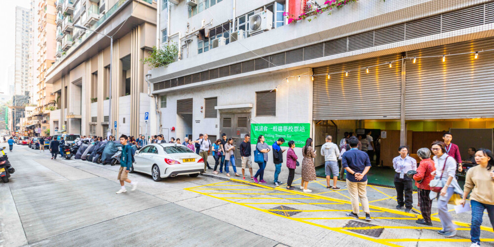 Honkongas pašvaldību vēlēšanās rekordaugsta vēlētāju aktivitāte