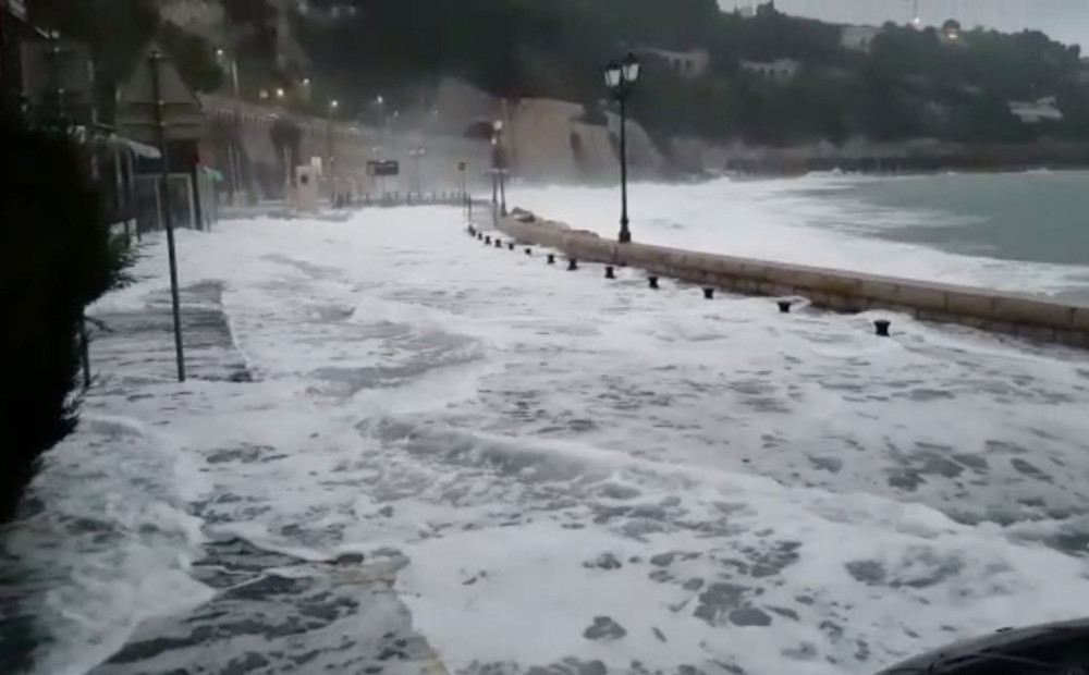 FOTO, VIDEO: plūdi pārņēmuši Franču Rivjēru - ir mirušie un bezvēsts ...