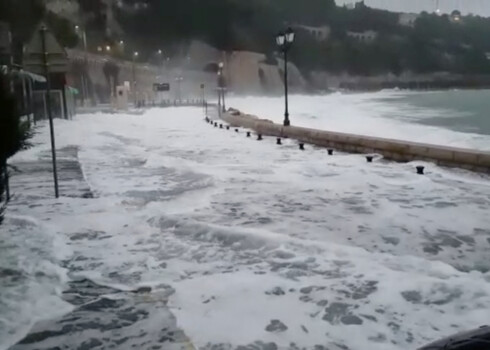 FOTO, VIDEO: plūdi pārņēmuši Franču Rivjēru - ir mirušie un bezvēsts pazudušie